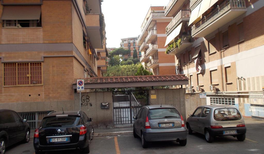 Roma Tourist House Hotel Bagian luar foto