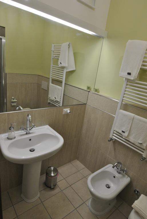Roma Tourist House Hotel Bagian luar foto