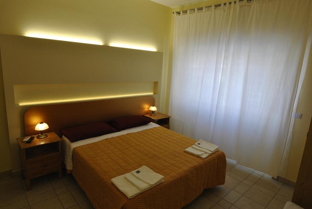 Roma Tourist House Hotel Bagian luar foto