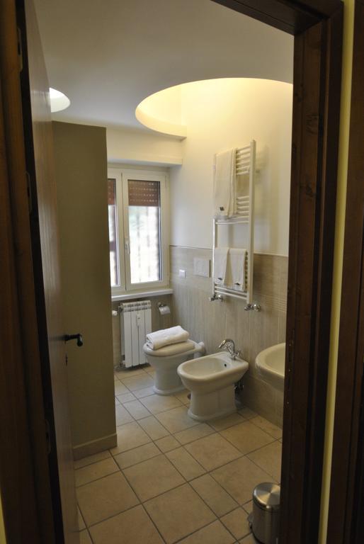 Roma Tourist House Hotel Bagian luar foto