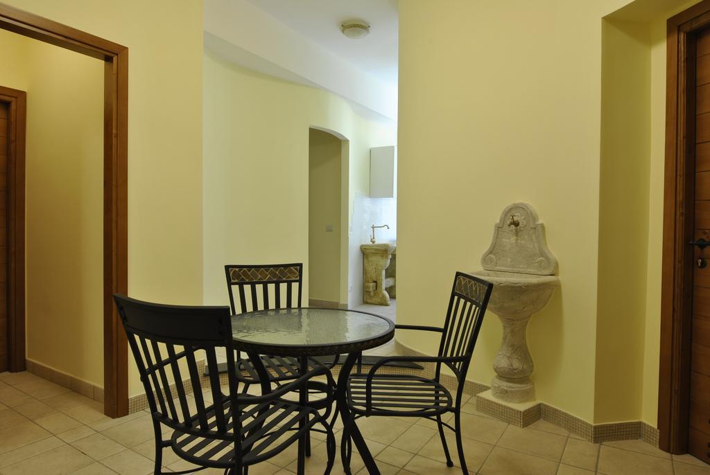 Roma Tourist House Hotel Bagian luar foto