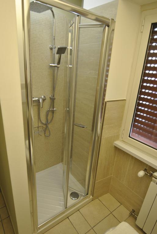 Roma Tourist House Hotel Bagian luar foto