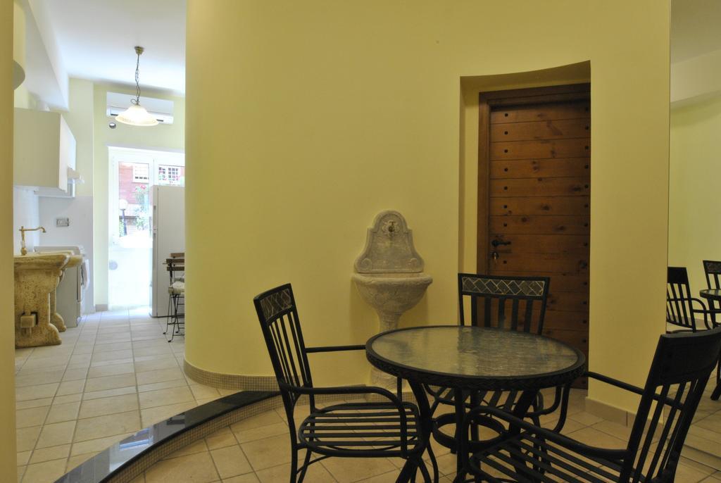 Roma Tourist House Hotel Bagian luar foto