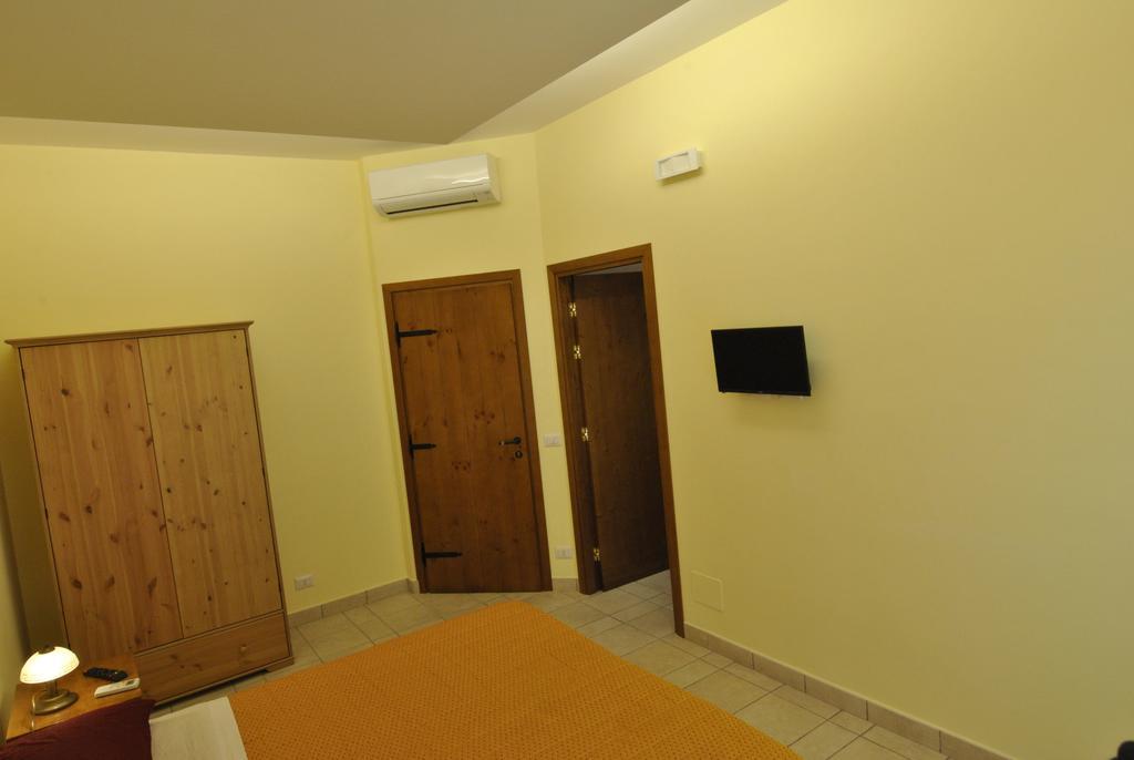 Roma Tourist House Hotel Bagian luar foto